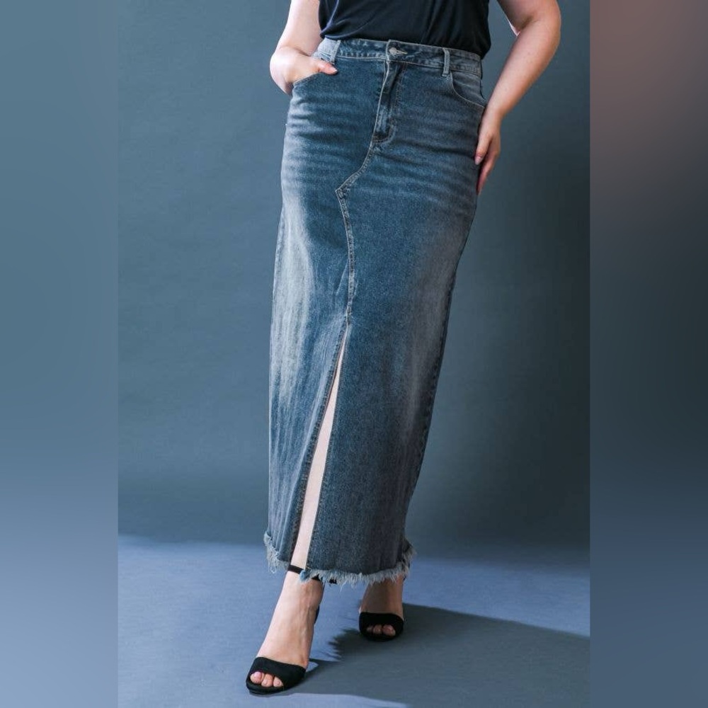 Plus Size Fray Denim Skirt